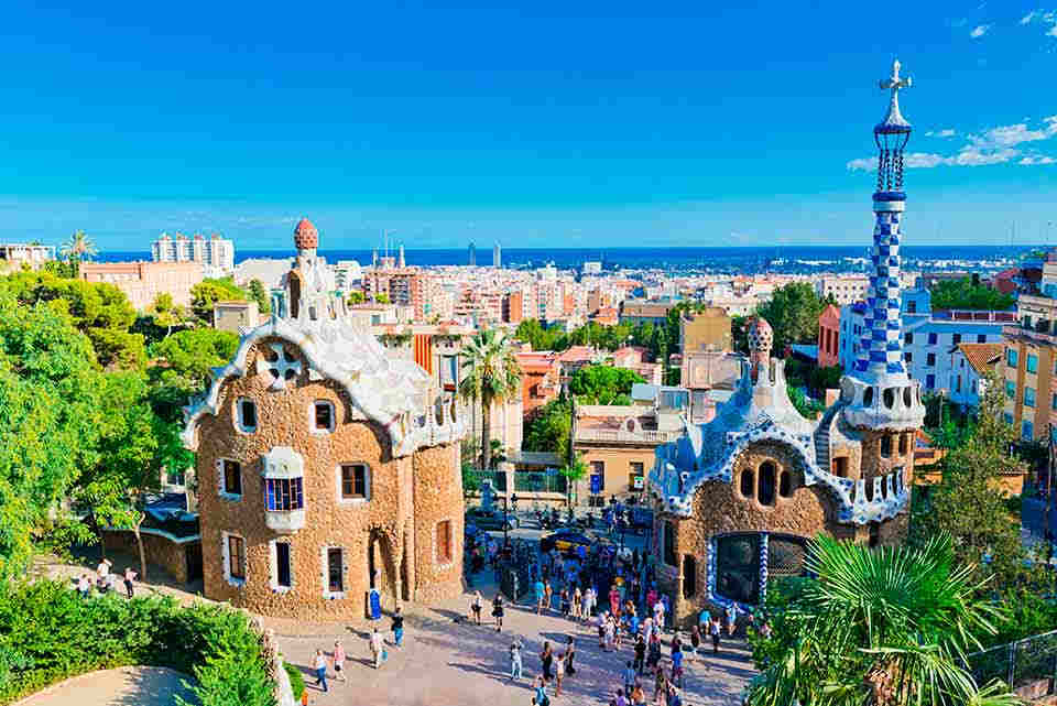 • Les Meilleures Régions à Visiter Près de Barcelone avec une Voiture 